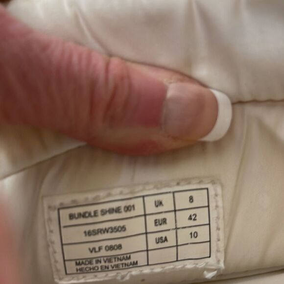 Lacoste Puffy White Snow Booties. Size 10. - Picture 10 of 11